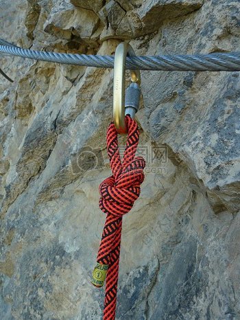 岩石上的绳索