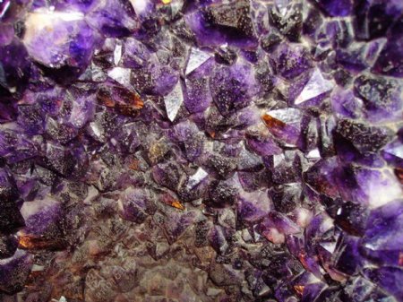 紫色的水晶石