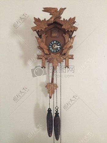 木头雕刻时钟
