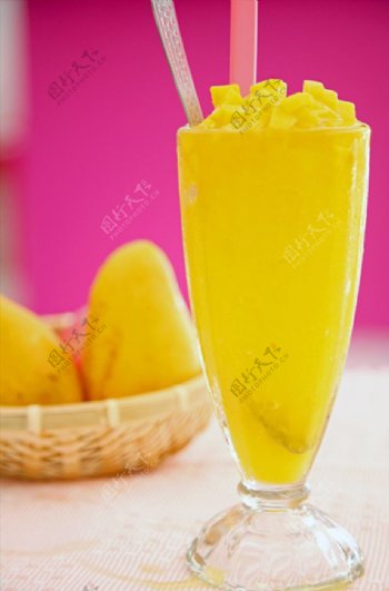 芒果冰饮品