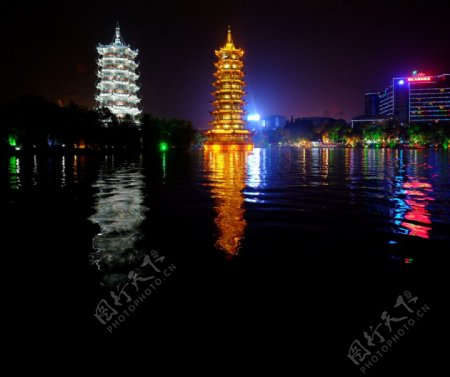 桂林日月双塔夜景