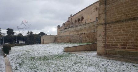 雪天的旧城堡