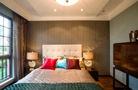 现代清新卧室艳色抱枕室内装修效果图