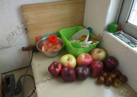 厨房里的水果