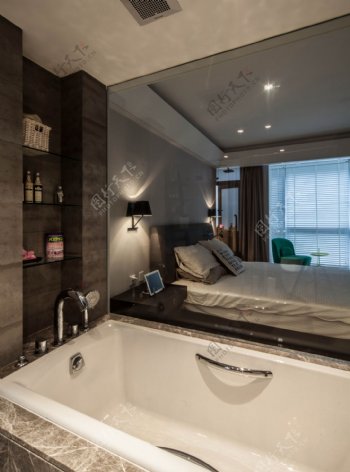 现代时尚卧室浴缸室内装修效果图