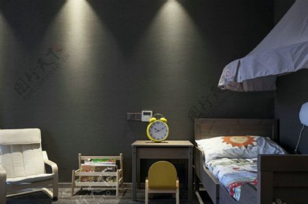 现代时尚卧室深色亮面背景墙室内装修效果图
