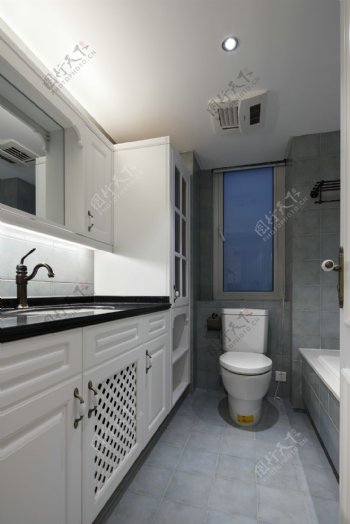 现代极简卫生间黑色洗手台室内装修效果图