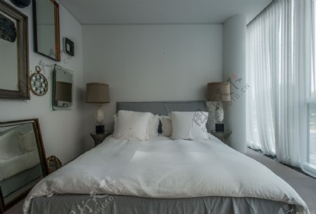 简约卧室床头灰色背景装修室内效果图