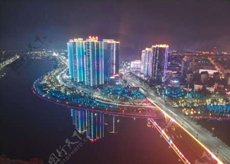 沿河夜景