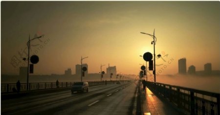 清晨的汉江桥