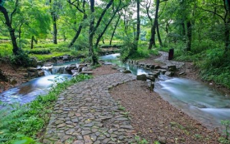 山区溪流