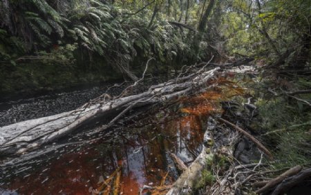 岩石海浪水面山泉鹅卵石