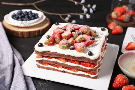 方型草莓夹心蛋糕