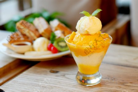 芒果冰沙西餐美食夏天