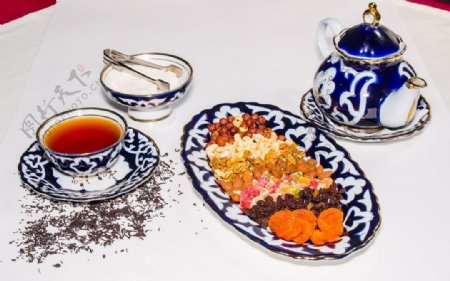 干果蜜饯和红茶