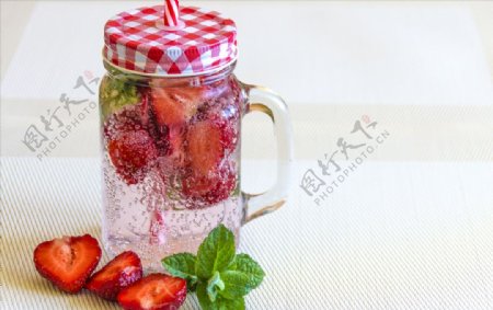 水果草莓饮品