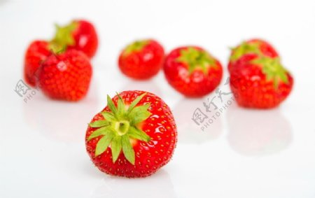 鲜嫩诱人草莓