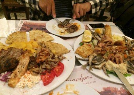 希腊当地传统美食大餐