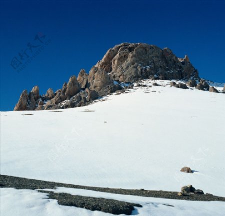 雪地山丘