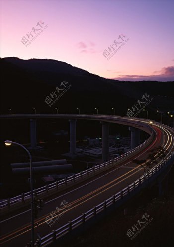 黄昏下的高架桥道路风景