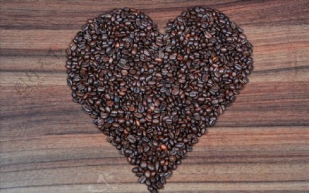 咖啡豆组成的爱心