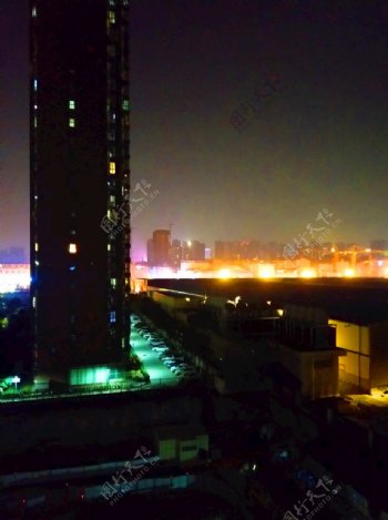 夜色下的城市高楼风景
