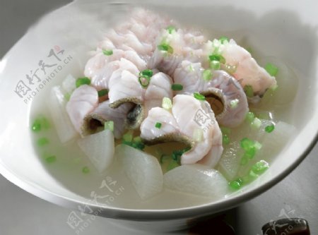 鱼汤萝卜煮桂鱼片