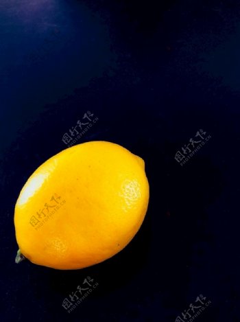 鲜艳柠檬