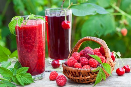 树莓和树莓果汁