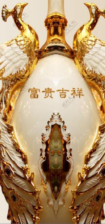 金色陶瓷孔雀