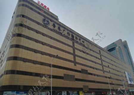 鲁巷广场购物中心