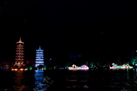 夜晚下桂林景点之一子母塔