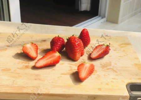 草莓水果果汁榨汁