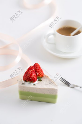 抹茶草莓小三角蛋糕实物图1
