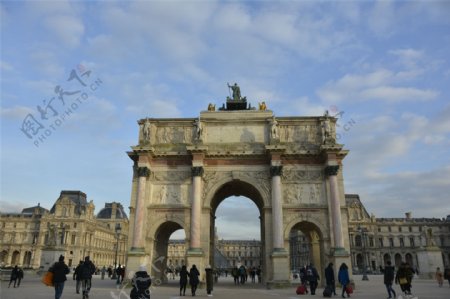 巴黎卢浮旁的凯旋门