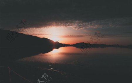 河水夕阳天空云彩风景