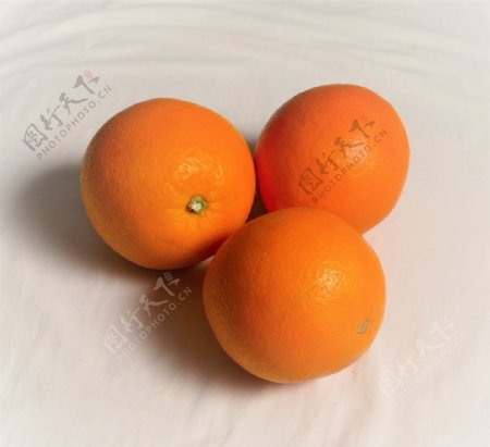 三只橙子
