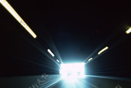 隧道的灯光