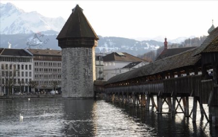 瑞士琉森湖八角水塔和欧洲最古老