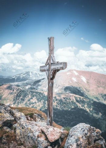 山顶十字架