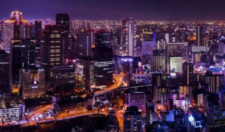 日本城市灯光明亮摩天大楼