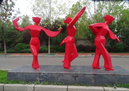 红衣女子跳舞雕塑