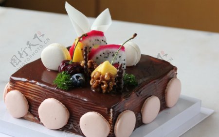 樱桃黑森林方形蛋糕摄影原图