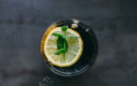 柠檬薄荷水