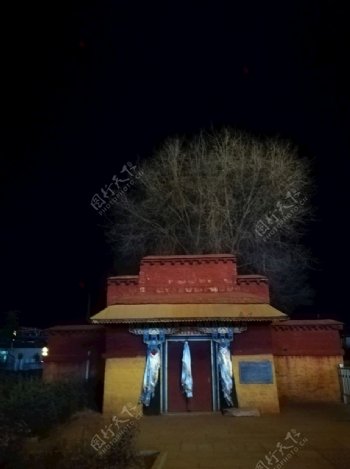 古典小屋夜景图片