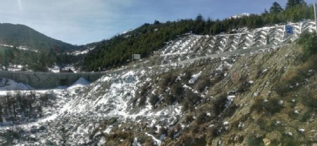 大山山坡雪地风景图片