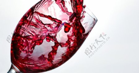 红色葡萄酒倒玻璃红酒图片
