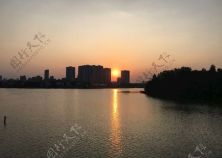 南京落日图片
