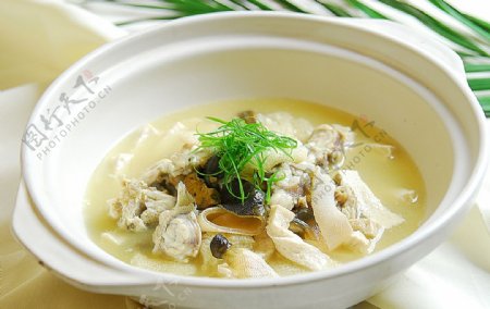 豫菜浓汤鲅鱼图片