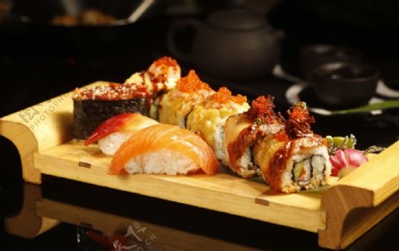 日料寿司美食三文鱼拼盘图片